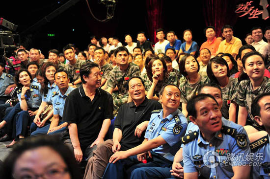 【头条】 空政有个明星团  空政明星团 VICE探访