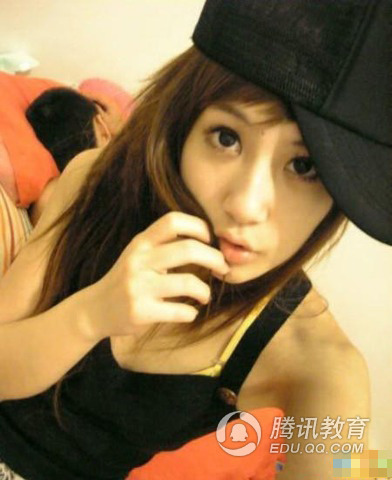 组图:90后<em>少女</em>性感<em>出位</em>私房照