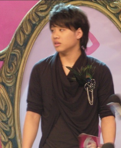 非同凡响 袁野自曝整容经历 痛苦与梦想并存