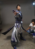 组图:韩庚代言3D游戏 披甲握剑饰演游戏角色