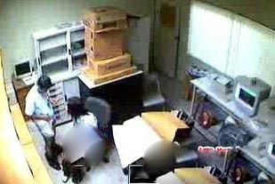 网帖曝性感女白领<em>办公室</em>偷情 <em>照片</em>网上疯传_腾