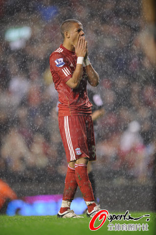 组图:利物浦大意失荆州 大雨中谁的眼泪在飞_