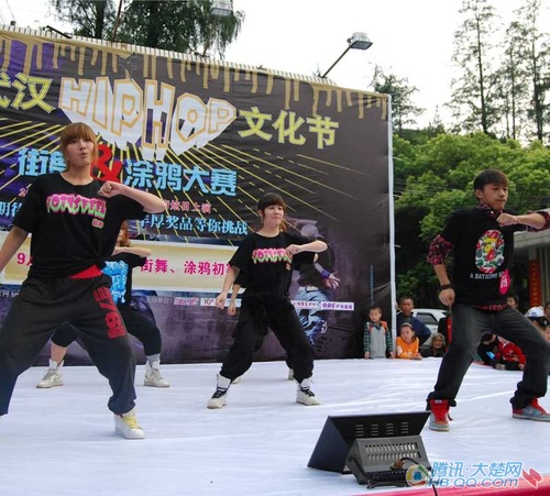 大楚网引爆hiphop文化 街舞达人秀绝活(图)