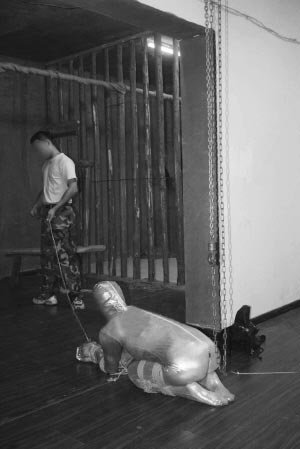 南京警方传唤<em>性虐捆绑</em>摄影棚老板(图)_腾讯大