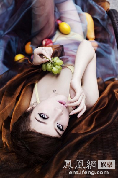 <em>90后</em>美女<em>混血儿</em>江伊涵 薄纱罩体惹火撩人(图)_