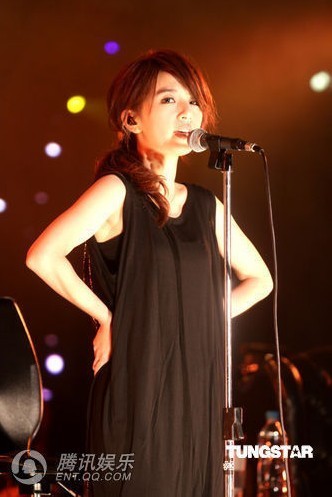 田馥甄单飞首场个唱 S.H.E另两位成员大力捧场