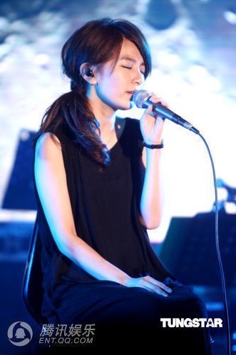 田馥甄单飞首场个唱 S.H.E另两位成员大力捧场