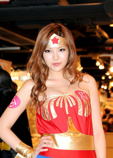 嫩模尹蓁晞出席万圣节活动 变<em>动漫美女</em>秀长腿