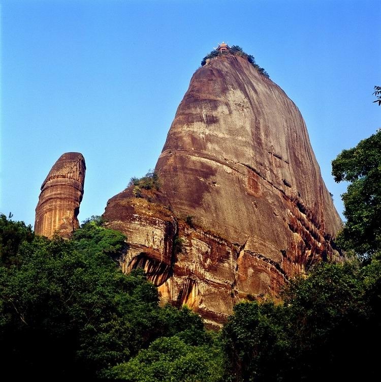 中国丹霞地貌 - zgcsly - 中国城市旅游杂志 广东丹霞山丹霞地貌(宋举浦摄)