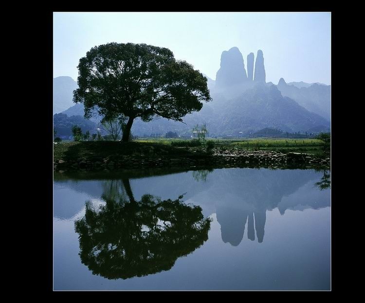 中国丹霞地貌 - zgcsly - 中国城市旅游杂志 浙江江郎山丹霞地貌(宋举浦摄)