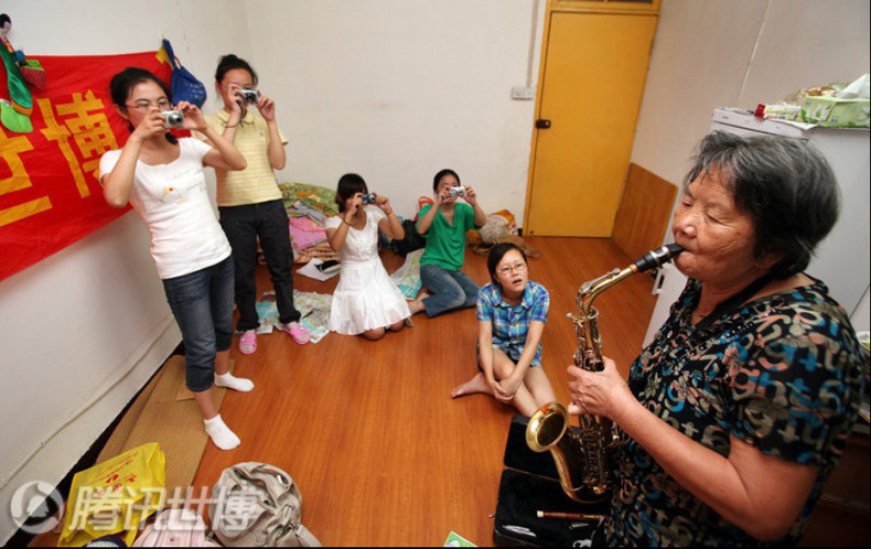 高清:感动世博十大人物 盲人小白菜园内完婚