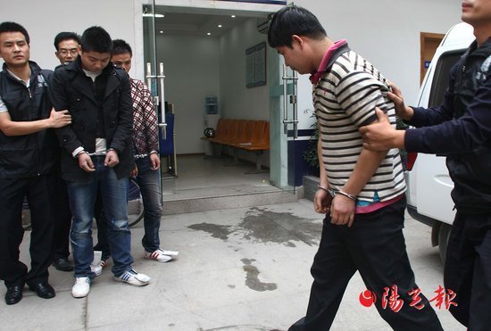 四男子驾车抢劫强奸独行女子 策划者不缺钱