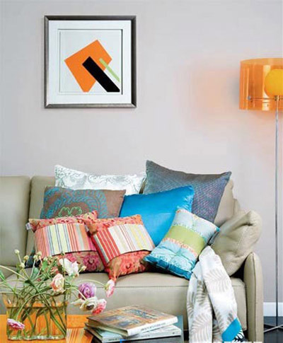 写出带有季节特色的诗句及题目和作者.要写四