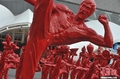 HD: Red Bruce Lee Kung Fu skulptura predstavio Expo