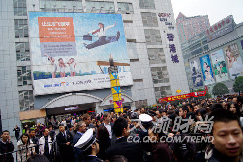 只为买一件衣服 重庆人都去h&m排队了吗?