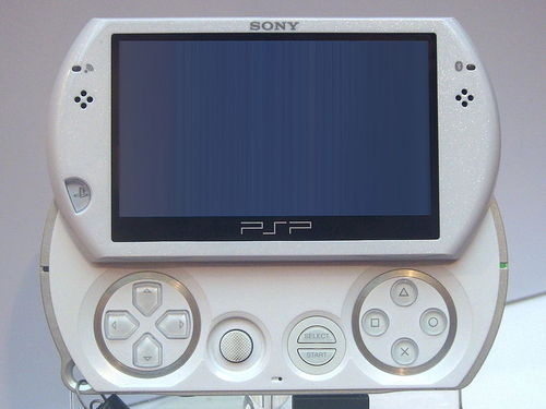 传索尼表态PSP2比肩PS3 或将10月上市 - Ga