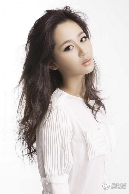 高清:杨紫蜕变成熟美女 变身金属娃娃娇俏可人