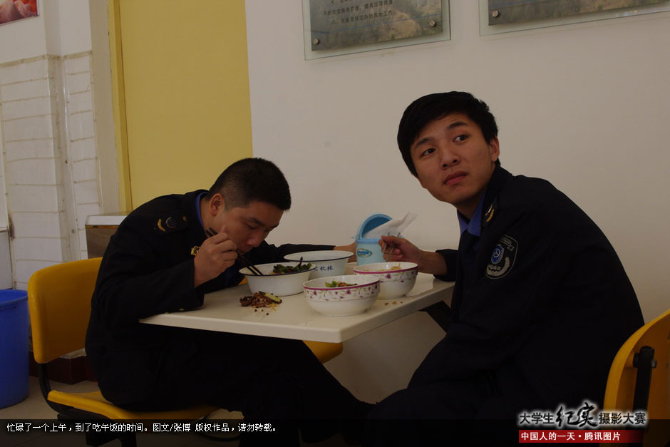 大学生纪实摄影:高速公路路政巡查员