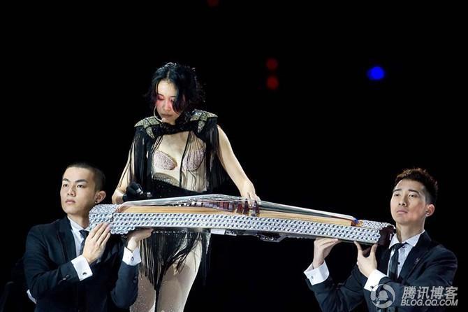 高清:莫文蔚盛装秀性感 细数演唱会经典造型_娱乐资讯_新闻_腾讯网