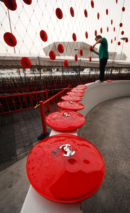 高清:世博会瑞士馆拆除小太阳