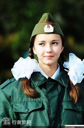 组图:不为人知的俄罗斯小萝莉女兵军校生活