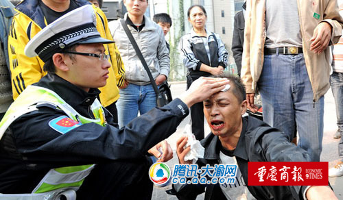 好心提醒其他乘客转车 男子被外地人打伤