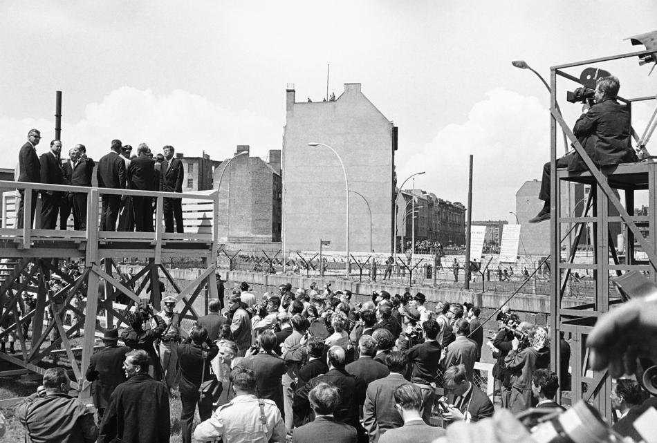 历史一瞬:翻越柏林墙,1961至1989年的影像记忆(转载)