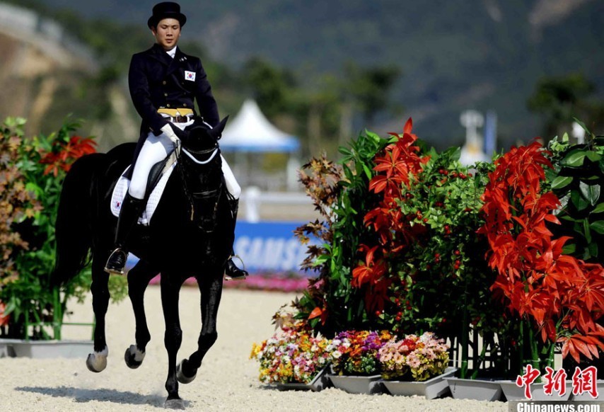 哥<em>酷妹</em>张扬贵族气质