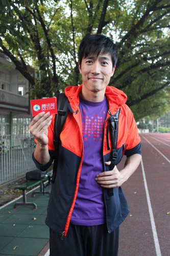  刘翔脚 浸冰水放松 面对镜头表情搞怪 - 生活.趣