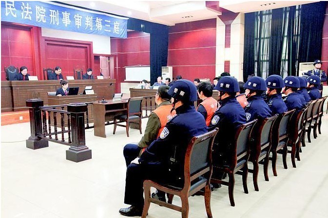 咸阳亿万富翁被杀案二审开庭 被告当庭翻供