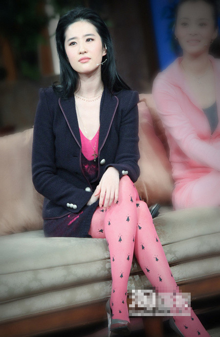 谁是最美明星腿 盘点娱乐圈的丝袜控女星(图)