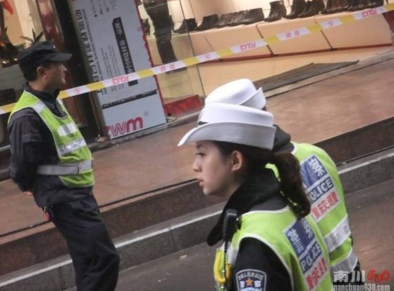 重庆南川区一金店被劫 警方正侦破(组图)_腾讯