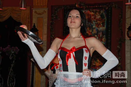 夜幕下火辣的俄罗斯大妞_腾讯大秦网