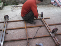 研究生用集装箱改装智能蜗居 花费12万无奈拆