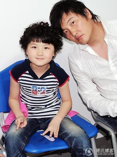 <em>孙楠</em>买红妹争夺<em>子女</em>抚养权 一双<em>儿女</em>天真可爱