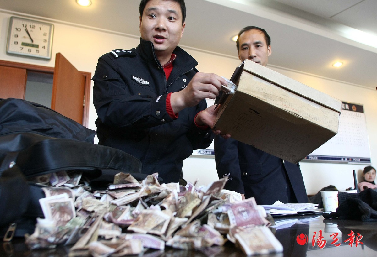 7聋哑人用弹弓打碎车文字盗窃作案前拜鞋盒cad玻璃v弹弓对话框图片