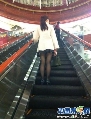 组图:女星孟茜商场换衣遭偷拍 照片被疑炒作_娱乐频道_娱乐焦点_腾讯·大楚网