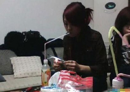 90后堕落<em>女孩</em>KTV<em>吸毒</em>肆虐狂欢_教育频道_今