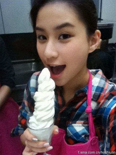 赌王最美女儿 何超莲微博 秀自拍照 _购物画报 