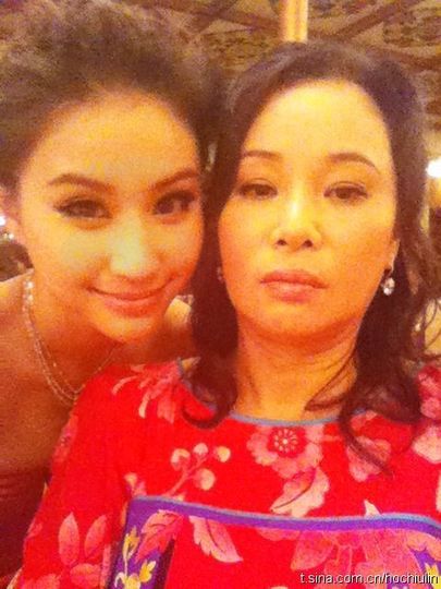 赌王最美女儿 何超莲微博 秀自拍照 _购物画报 