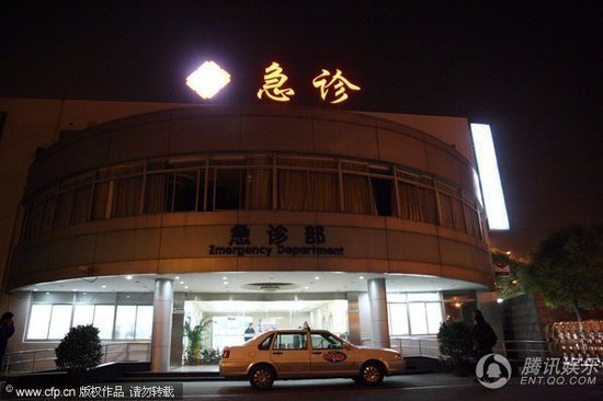 海清深夜看急诊 神秘男陪吊盐水疑似老公(图)