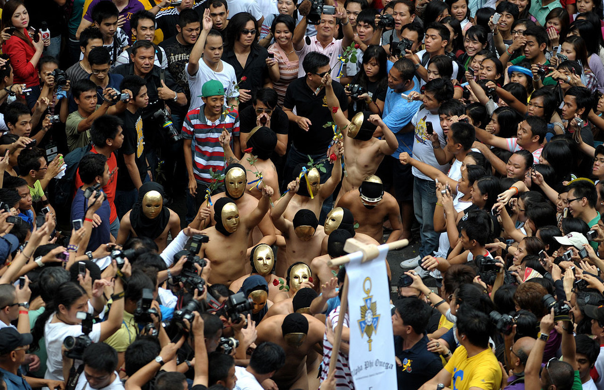 高清:菲律宾大学裸奔季到来 女学生尖叫连连_