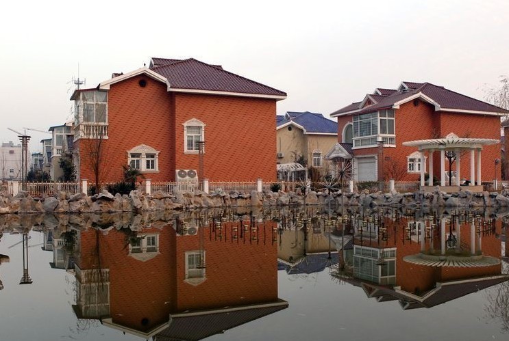 高清:河南贫困县供电局建豪华别墅专供领导