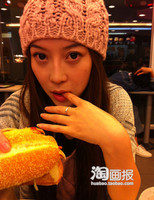 组图:最红的足球宝贝私照大比拼 谁最性感?_娱