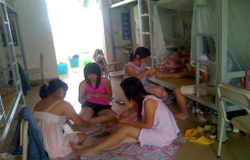 揭秘大学女生宿舍里的疯狂(图)