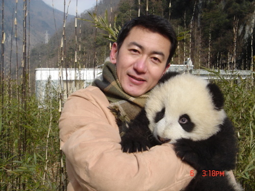 818央视主持人另一面 水均益拿雪茄似黑道大哥