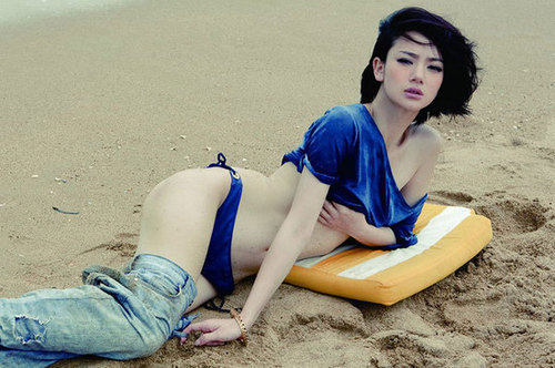 组图:川<em>妹子</em>戚薇玩转<em>性感</em> 捆绑魅惑写真曝光_