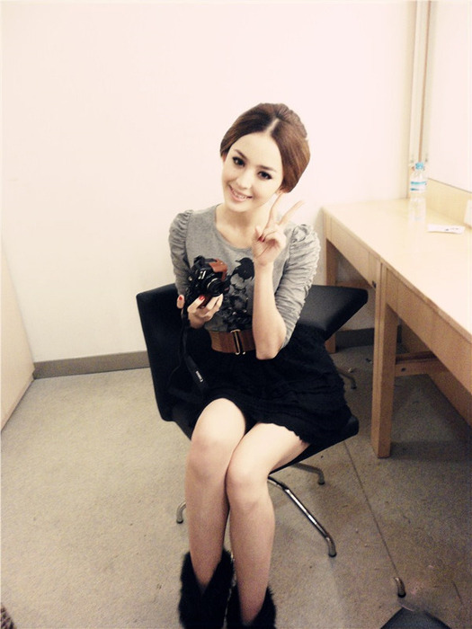 新疆大眼<em>美妞</em>娜扎<em>素颜自拍</em>超迷人 _购物画报 