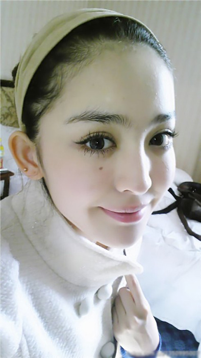新疆大眼<em>美妞</em>娜扎<em>素颜自拍</em>超迷人 _购物画报 