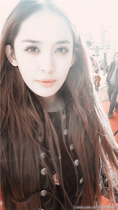 新疆大眼<em>美妞</em>娜扎<em>素颜自拍</em>超迷人 _购物画报 